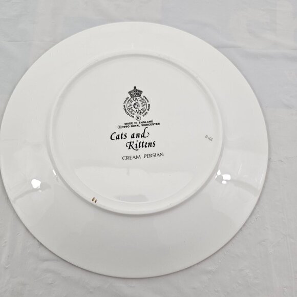 Royal Worcester England 1990 Cats and Kittens CREAM PERSIAN Cats Collector Plate - Picture 8 of 8